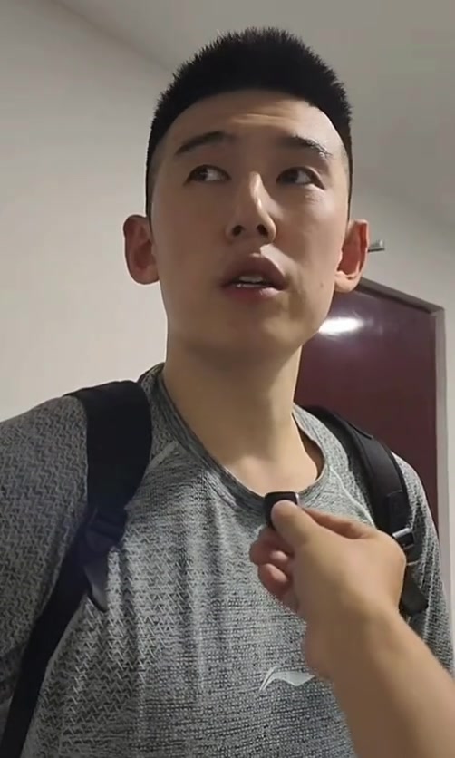 付豪：球队内线轮转困难 我自己崴脚缺席近一周训练&得坚持一下
